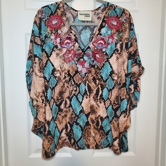 Savanna Jane Tops - SAVANNA JANE Embroidered and Colorful Snake Print 3/4 Angel Sleeve Top Sz SMALL